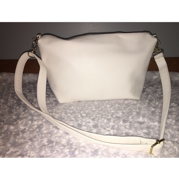 Steve Madden Handbags - NEW STEVE MADDEN WHITE CROSSBODY BAG